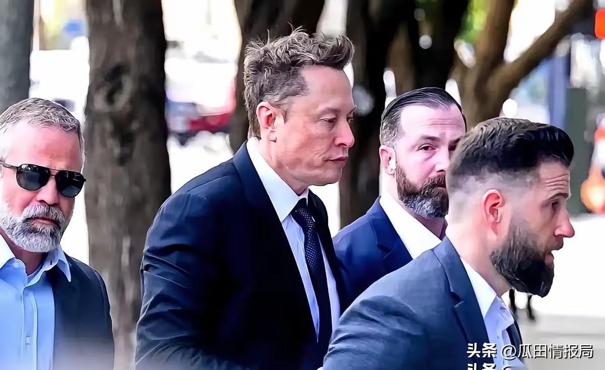 马斯克居然破防了。
就因为俄罗斯花了区区150万美刀，弄出了一个能把“星链”按在