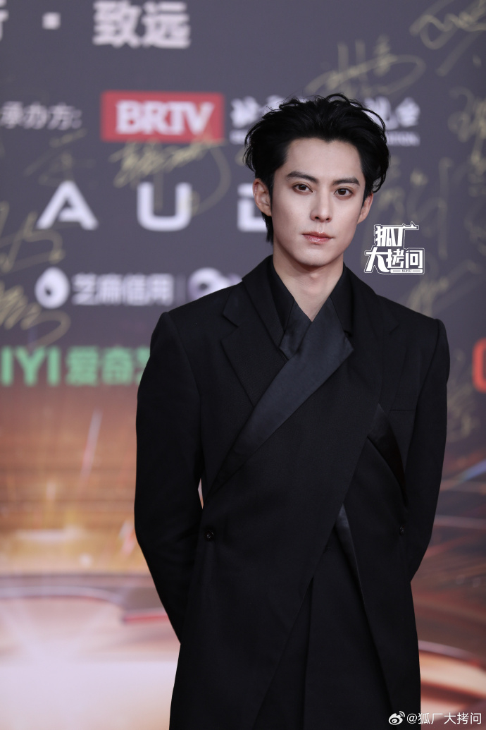 真的无法忽视颌面问题，好歪。 ​​​