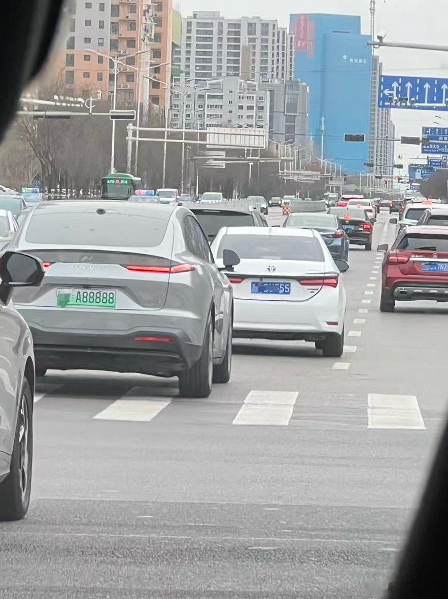 看到个牛掰的车牌号，挂在乐道上！我与汽车的日常