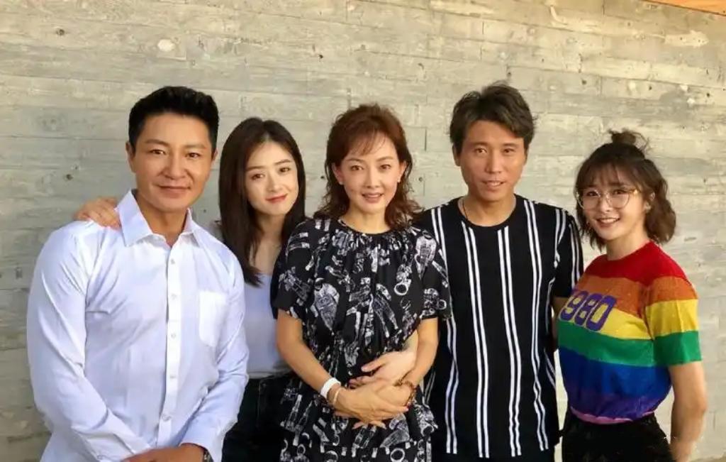 5星同框：我一眼就认出了柳腰莲脸、笑容如璐的陈冰；眉若远黛，清姿雅质的牛莉与长发