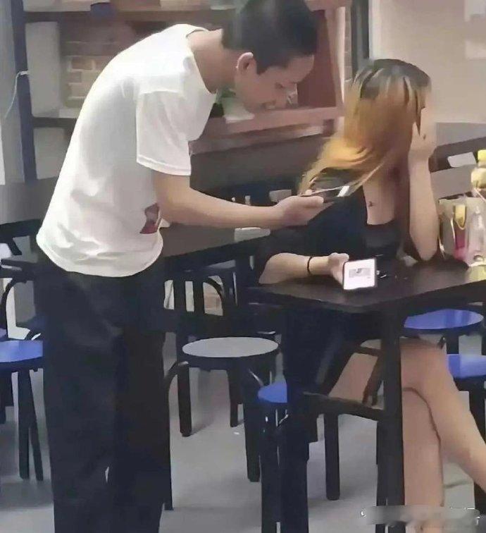 嘿！瞧这神奇操作，撑死胆大的竟能把微信要到！勇敢迈出那一步，说不定就有意外惊喜，