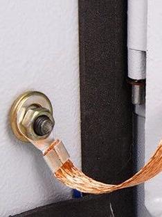 小电工和设备主管吵起来了！

真的没搞懂，那些人一来，咱们电工组又得忙起来了！