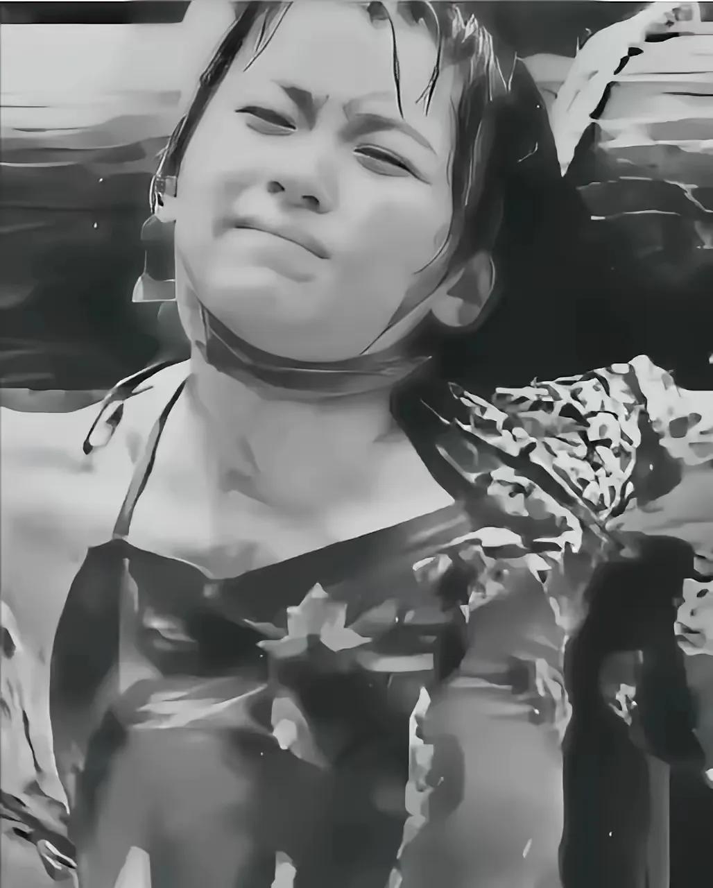 1928年9月19日，她被敌人带到刑场。他们将她衣服扒光，分开四肢绑在木桩上，开