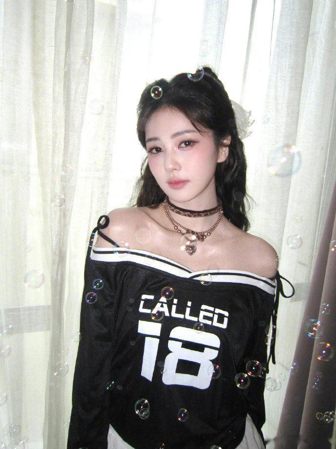 白鹿不给资本塞人让路尬黑硬黑只会给白鹿虐粉放在白鹿身上也是同一个道理，那些刻意尬