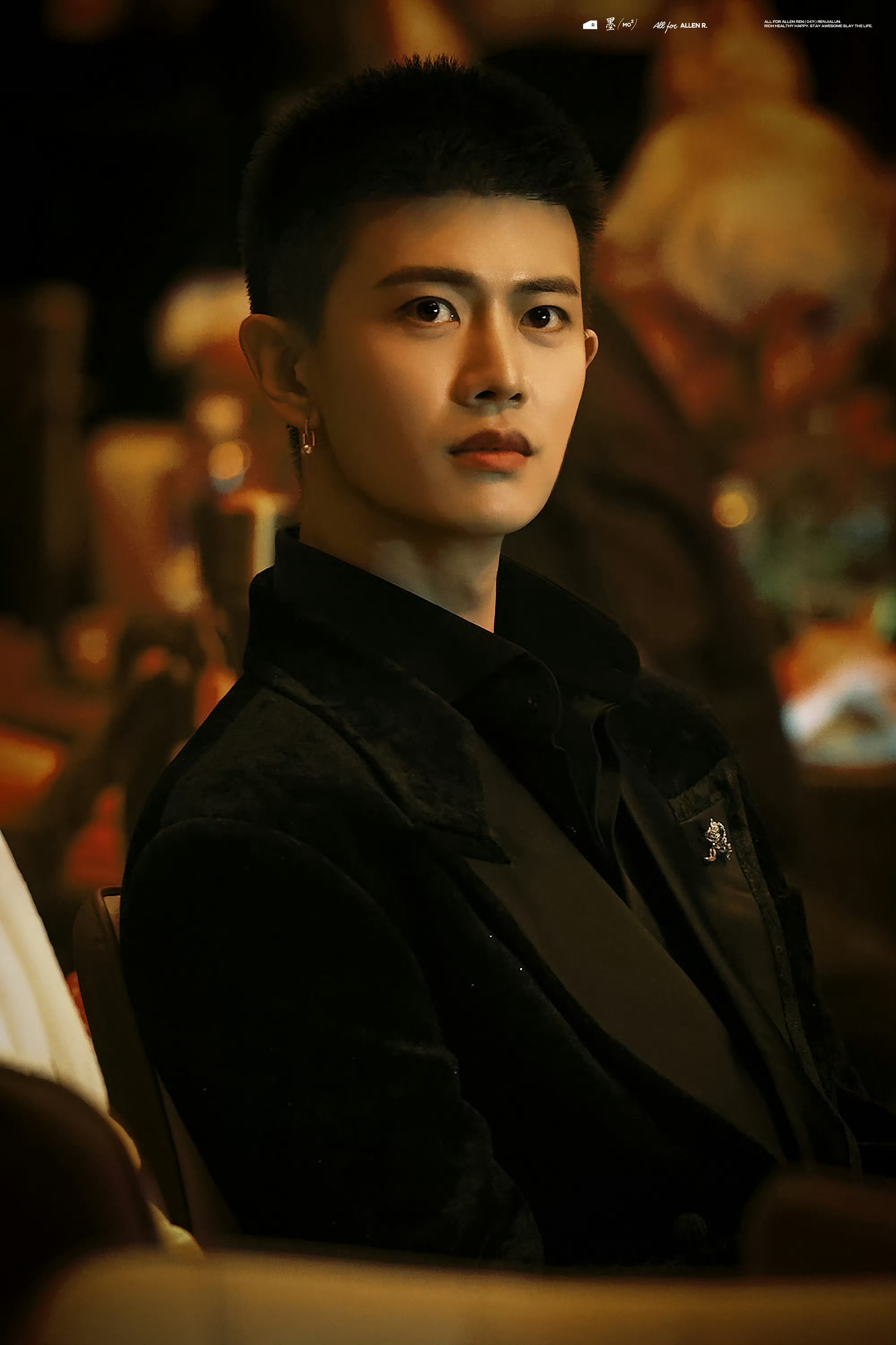任嘉伦  我以为我看够了阳光，直到与你相遇，才知我从未曾真的见过阳光。我的大明星