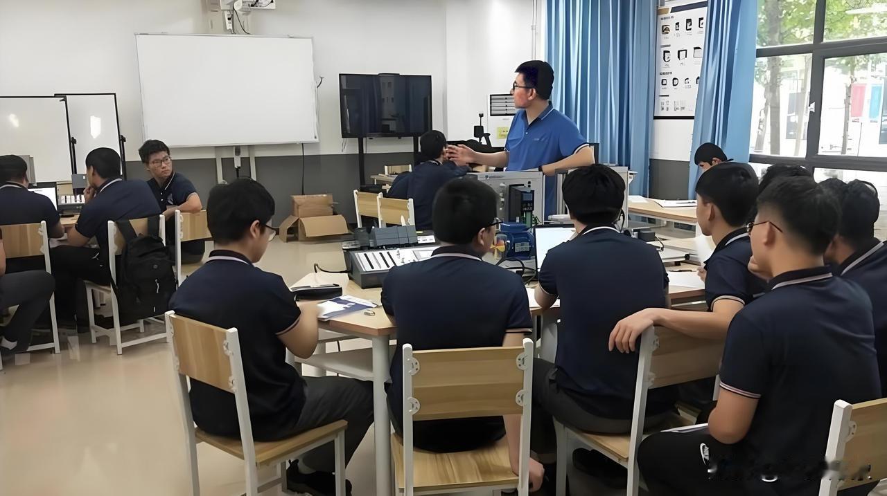 咱们可以把它拆成「确定赚到的部分」和「确定要付出的代价」，再看你自己更能接受哪一