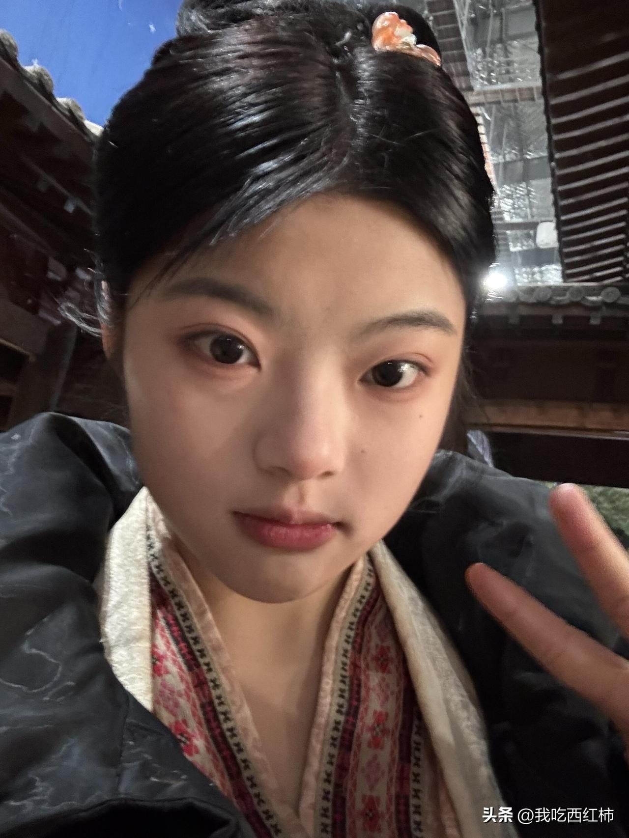 第一天在横店跑群演
今天是我在横店跑群演的第一天。早上四点就开工，虽然起得很早，