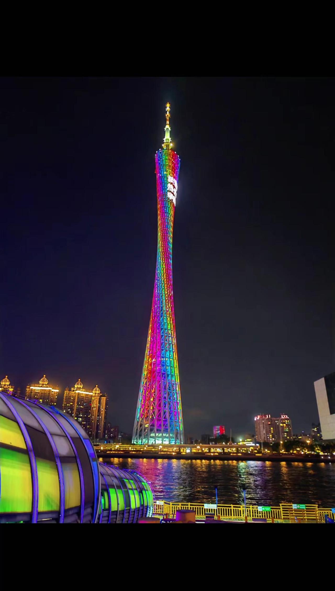 广州小蛮腰广州塔 打卡广州塔小蛮腰珠江夜游 广州塔城市夜景 地标建筑 在广州怎能