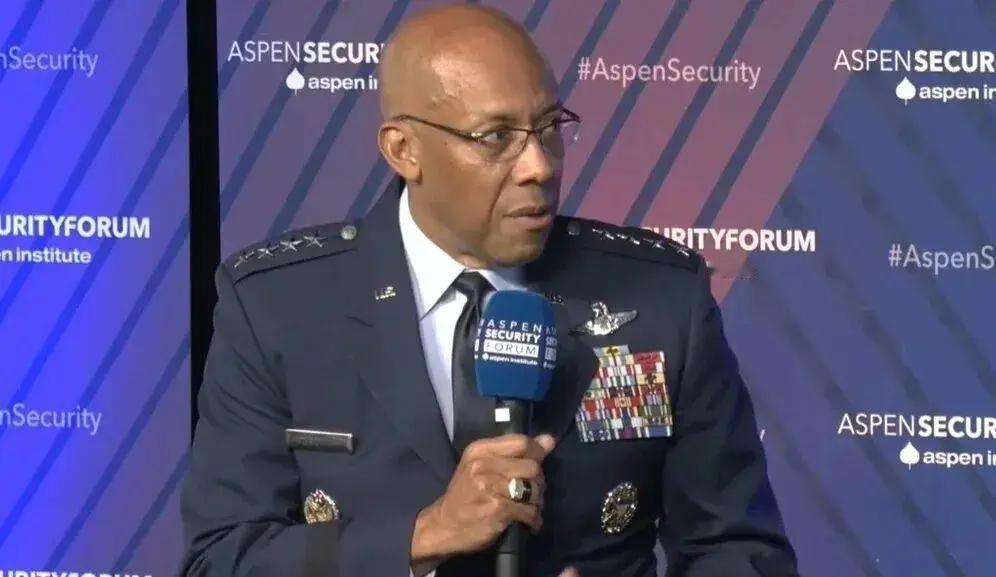 刚卸任的美军参联会主席、四星空军上将布朗是如何回答记者犀利提问的？近日，刚刚卸任