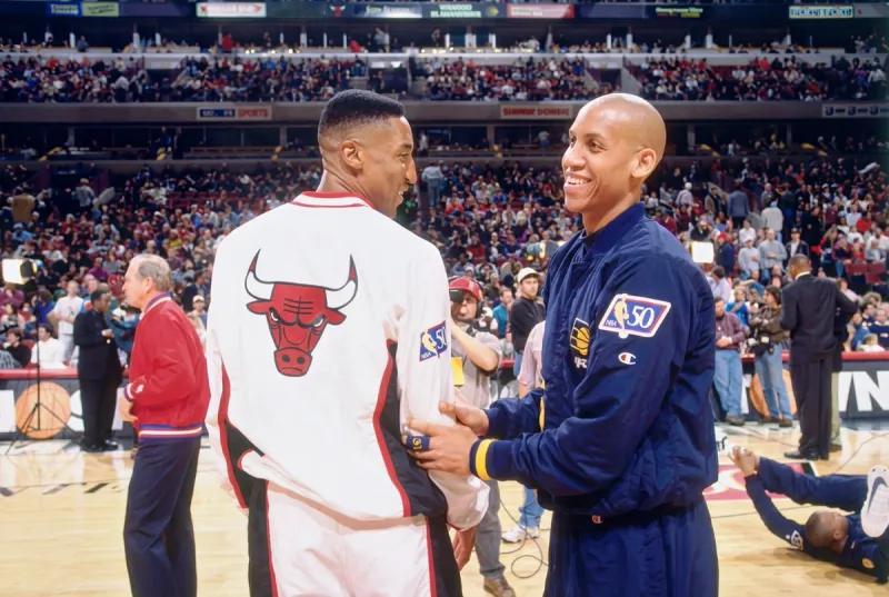 50大&75大成员！斯科蒂-皮蓬晒和雷吉-米勒的合影斯科蒂-皮蓬生涯共出场了11