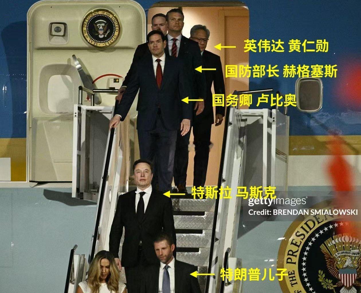 马斯克黄仁勋抵京画面尽管坊间对特朗普与马斯克之间的关系多有传闻，但马斯克的出场顺