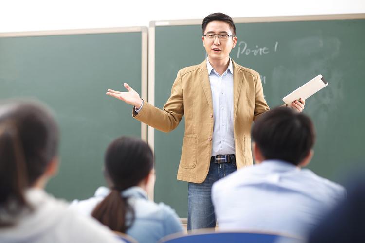但如果是一般问题，此时学校领导应该出面做好思想政治工作，帮助老师卸掉精神包袱，调