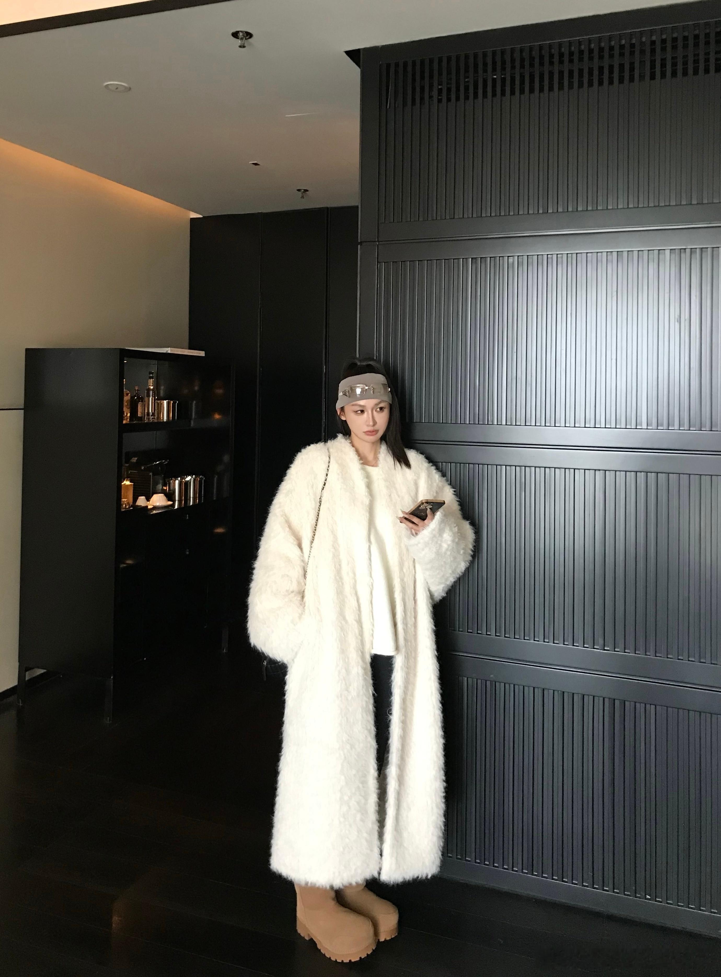 没人能拒绝这件毛茸茸的开衫大衣[打call]丰盈的毛流感自带滤镜一样显得人温柔又