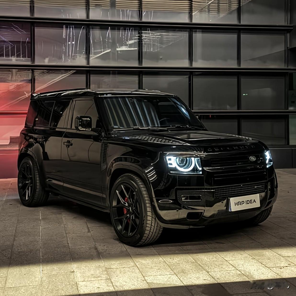 朋友们总问我路虎卫士110贵不贵，值不值，我的感觉是，它压根就不是卖给所有人的。