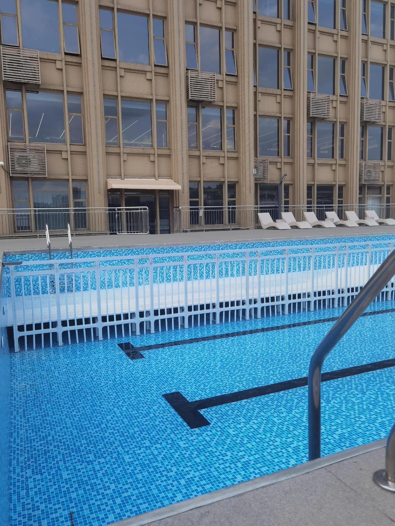 游完泳，惬意小歇🍃
 
畅游结束，卸下一身疲惫
 
📍凤岗·金航游泳健身
课