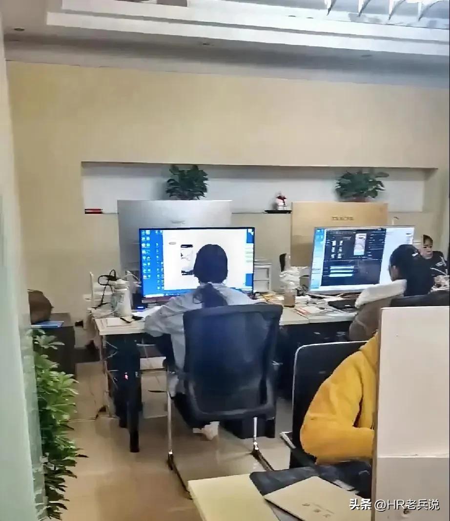 今天跟进了一个第二份劳动合同到期的员工续签工作，员工当前工资25k，公司给出的方