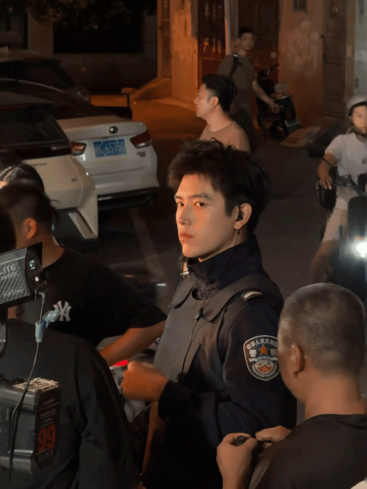 曝陈飞宇孙千共用一辆商务车 陈飞宇方否认和孙千共用一辆商务车点开前以为有瓜，点开