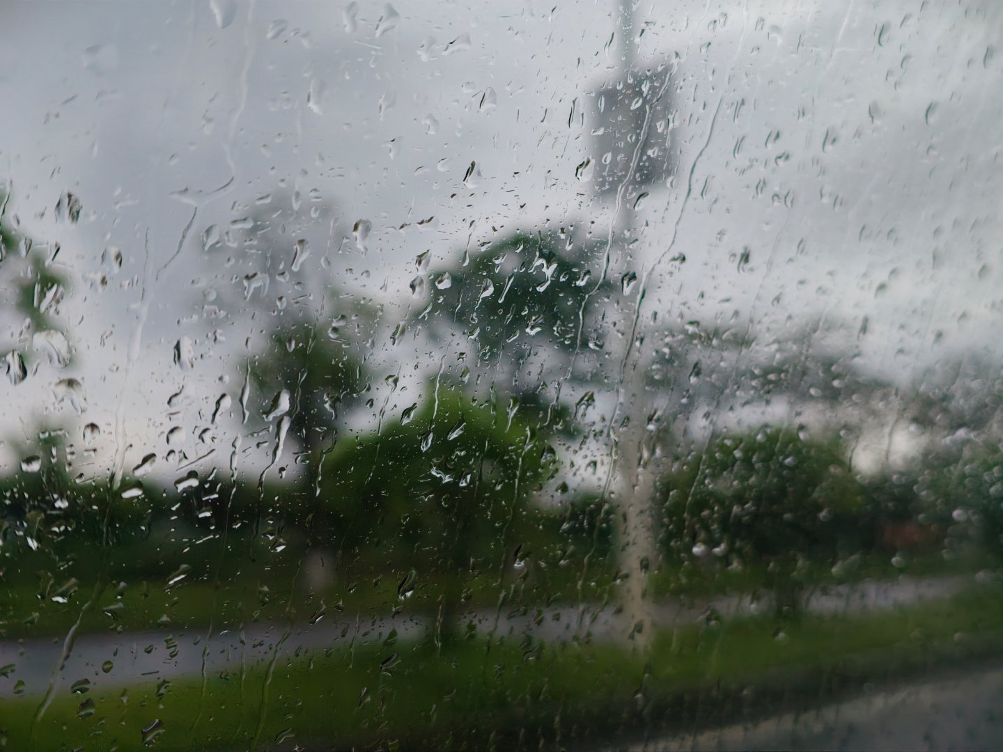 这雨下得就像我的心情一样 