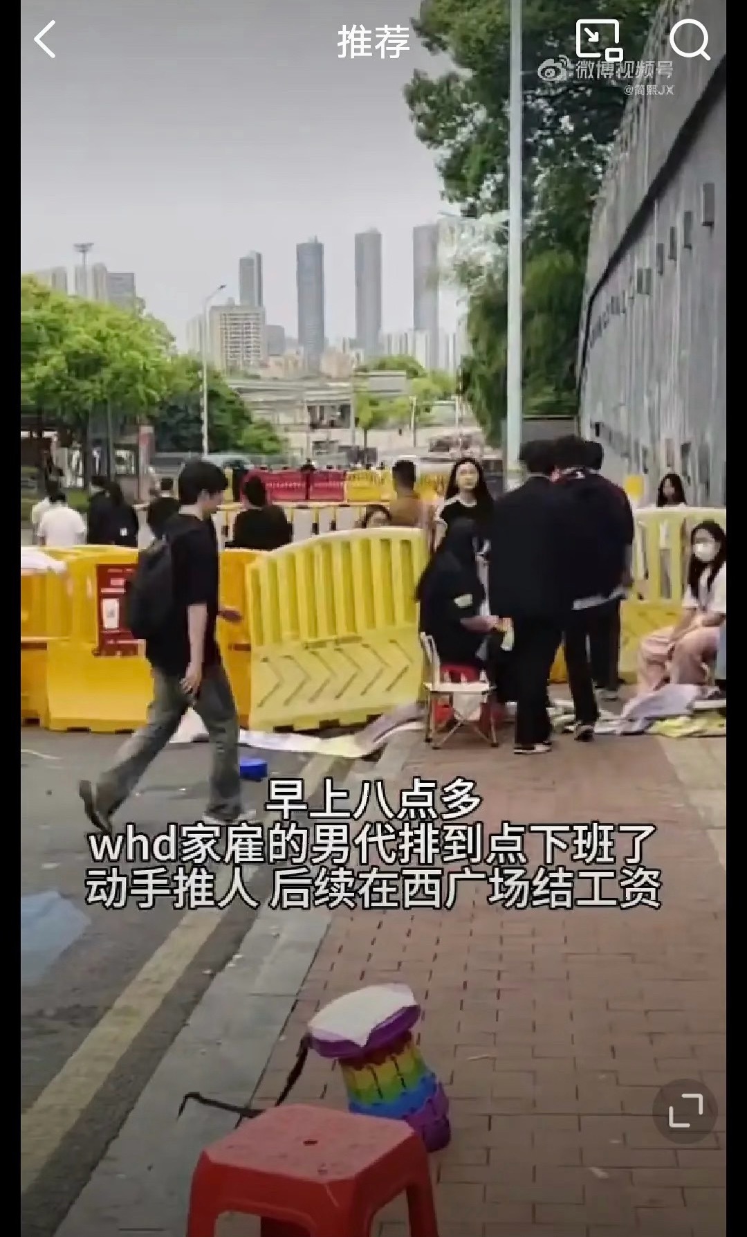 王鹤棣孟子义腿上吻 🐒毛以为我们忘记当初为什么取消好6应援了吗？一个个都是黑涉