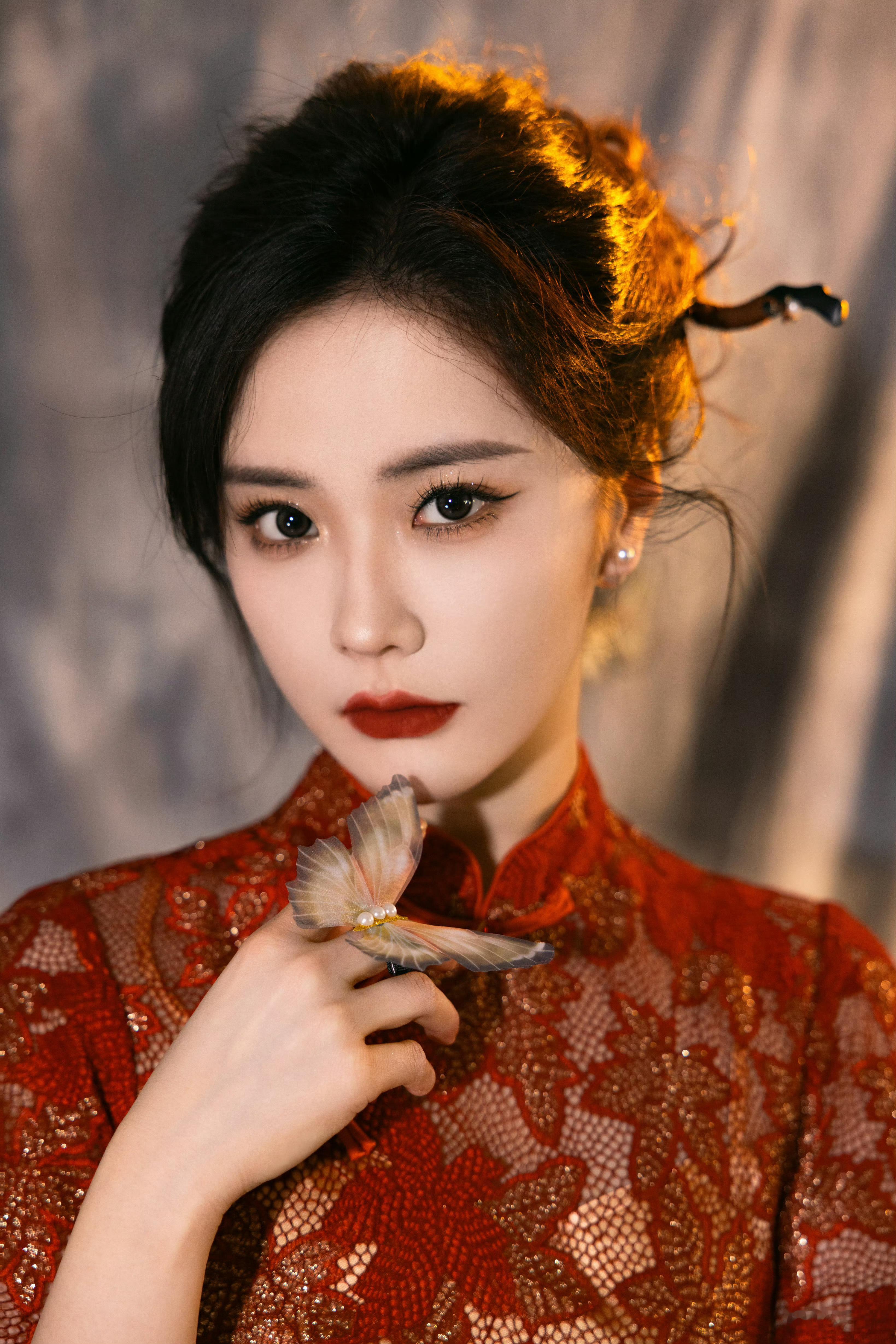 王艺瑾 ❤️ 龙腾虎跃中国年味，新春造型甜美可爱 ​​​