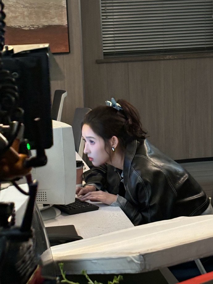 王玉雯说会继续完成宣传工作 面对《突然的喜欢》宣发风波，王玉雯大气回应。她不因个