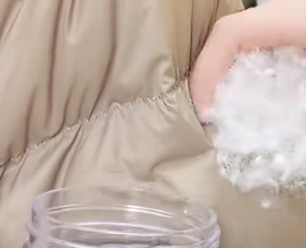 业内人士温馨提醒低于百元的羽绒服慎入，这到底是在危言耸听，还是说为了卖高价羽绒服