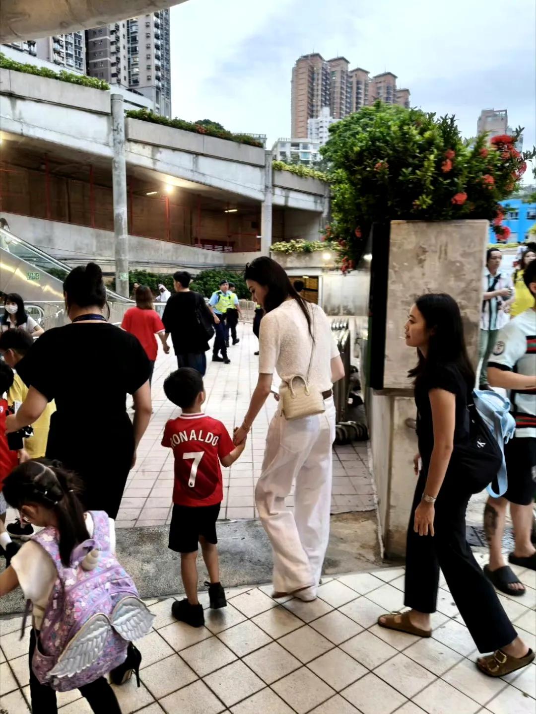 奚梦瑶儿子5岁身高惊呆网友！这基因也太强了吧！一个5岁孩子的身高，竟然成了全网焦
