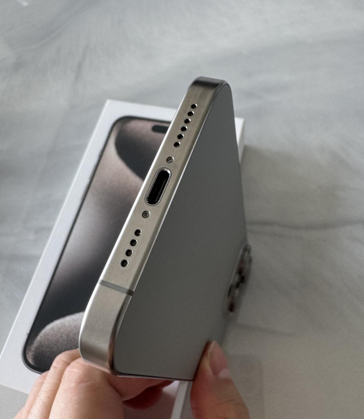 苹果还是失策了，看看这台iPhone15Pro Max 256G 钛金属原色款，