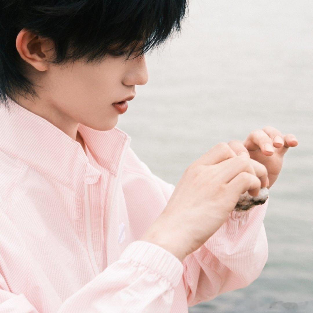 苏新皓已经9天没有啃指甲了苏新皓你有这个执行力做什么都会成功的！小苏的年糕条越来