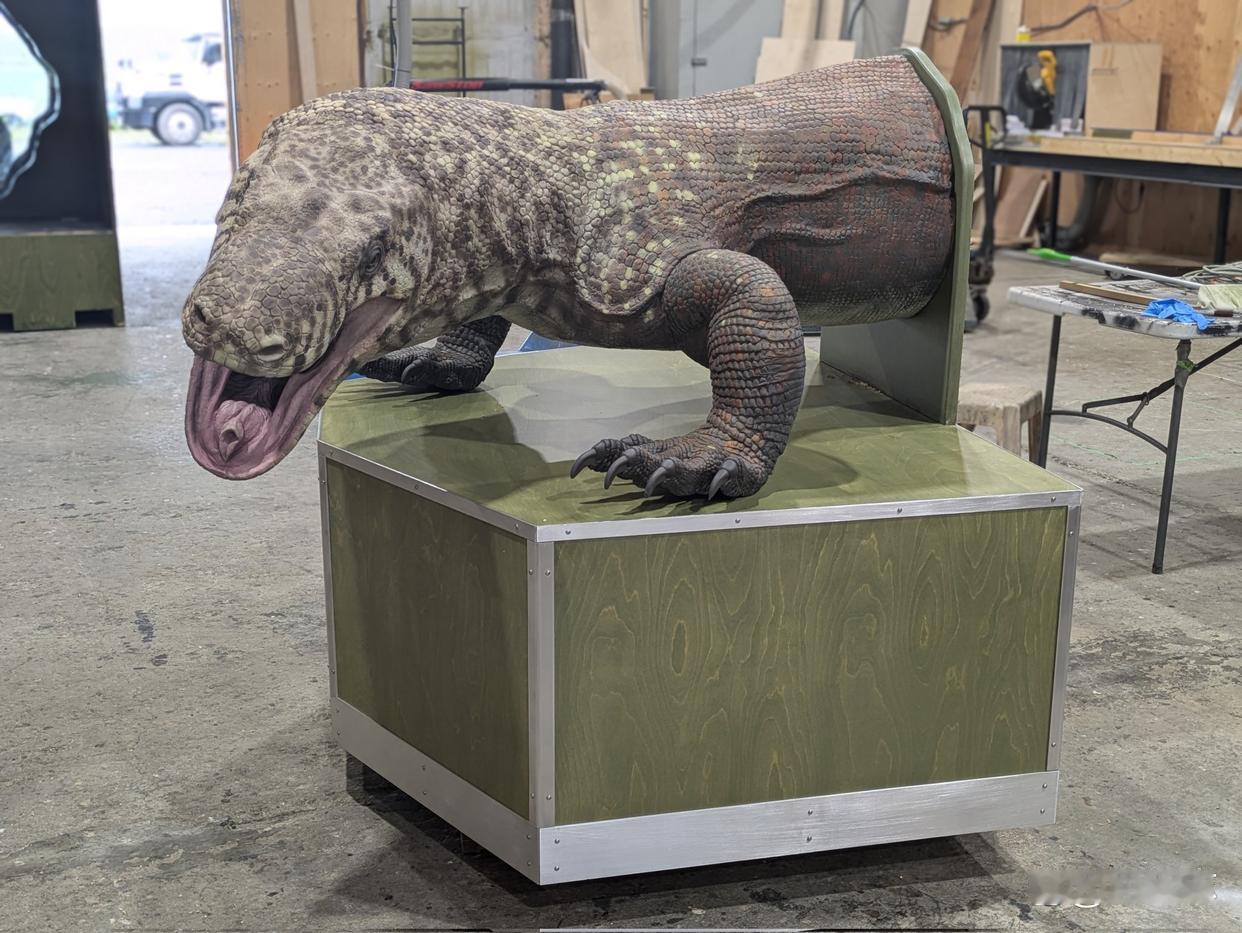 鳄鱼雕像太逼真了！ ​​​