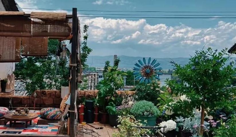 这辈子，

最愚蠢的两件事，千万别做。

人生如棋，一步错步步错。

有些选择做