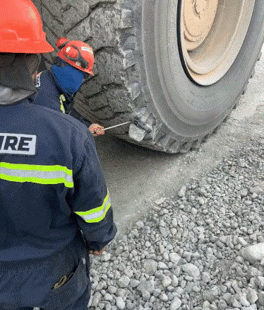 轮胎大，卡的石子也大有谁知道，这种胎该怎么补？ 