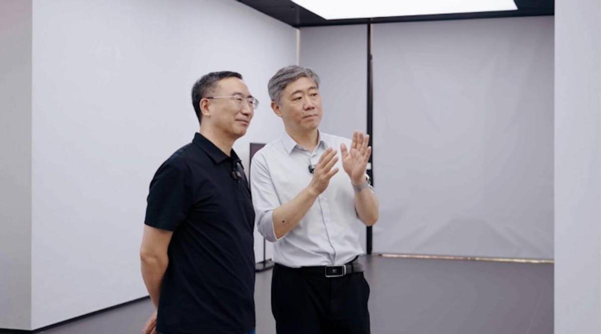 著名经济学家李稻葵来到零跑，为我们“探秘”零跑热销的背后。

从蜜雪冰城大火到瑞