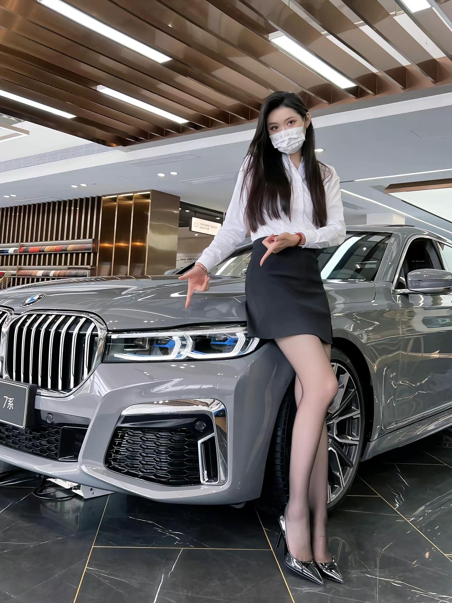老款7系的激光大灯也很帅 ​​​