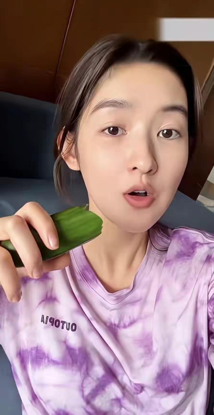 王玉雯，纯素颜的状态，水灵灵的