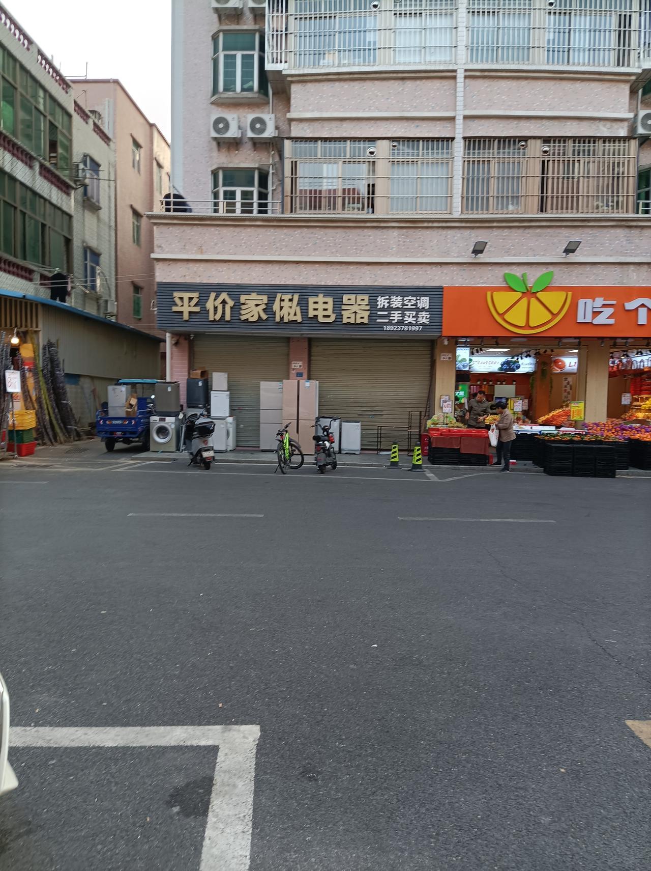 路上看到的冬日街景冬日，又过年了，好多店都关门了，街上的行人也少多了，车也少了！