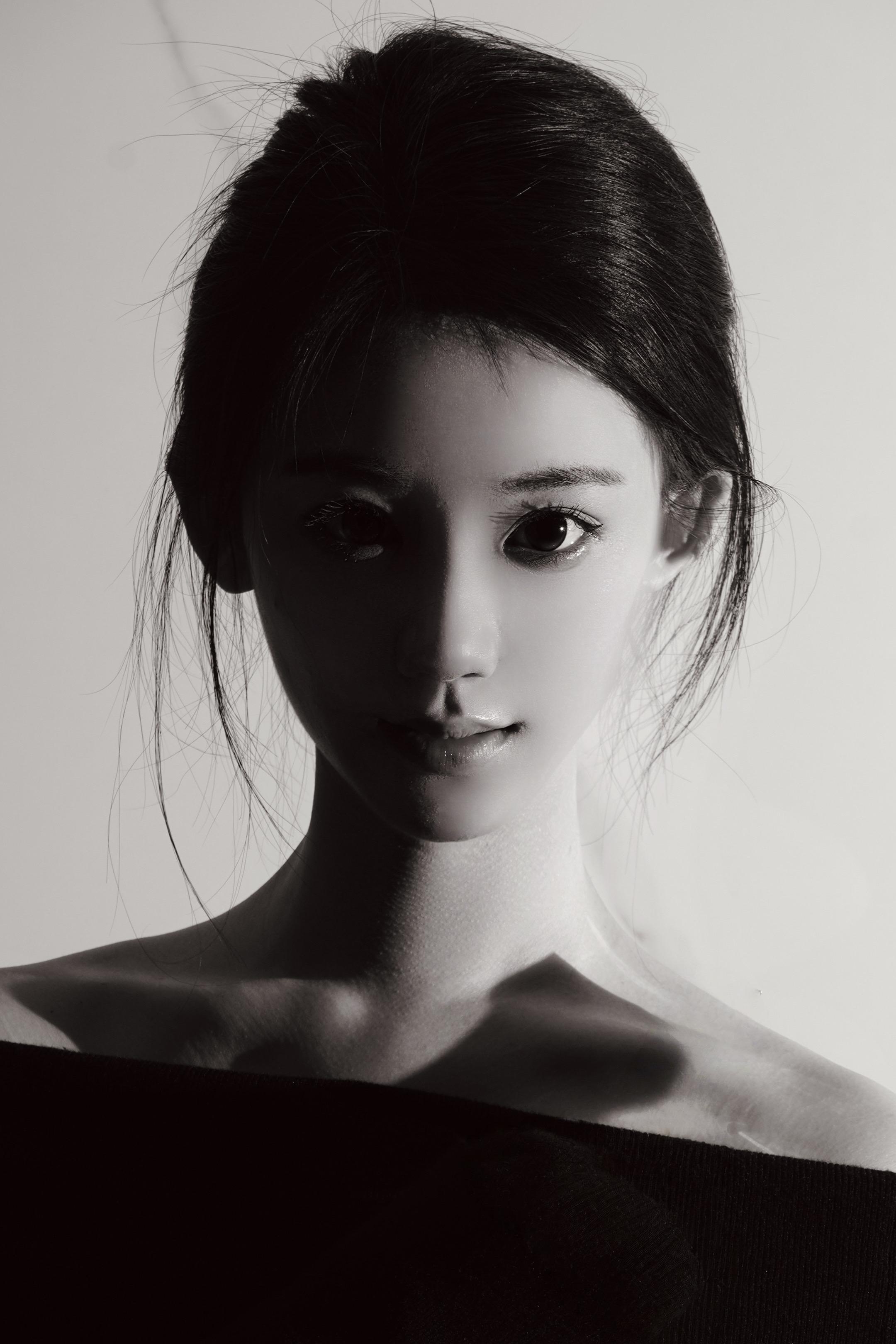 在你的眼神中 我看到了千丝万缕。