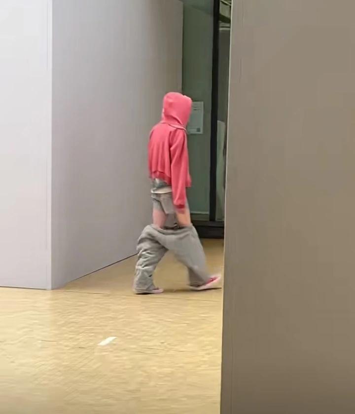 丑到极致的穿搭，它美在哪儿里？
这也叫时尚？难道已经找不到博眼球的方式了吗？完全