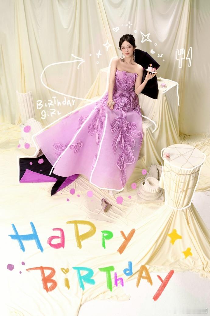 #杨紫第二套生日写真##杨紫超大蝴蝶结抹胸裙# 生日的氛围在杨紫的写真中弥漫，超