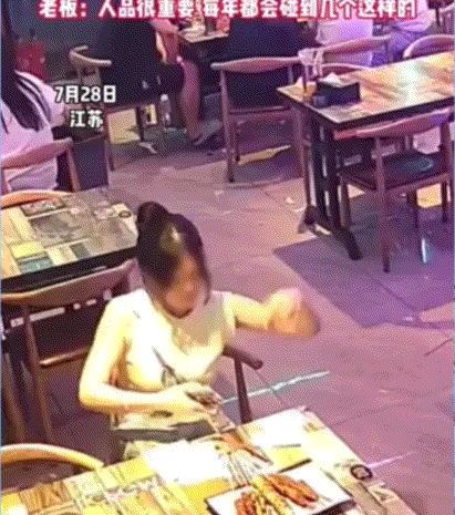 江苏，一女子凌晨来到一家烧烤店点烤串，不料老板将烤串烤好端上桌后，女子竟趁老板离
