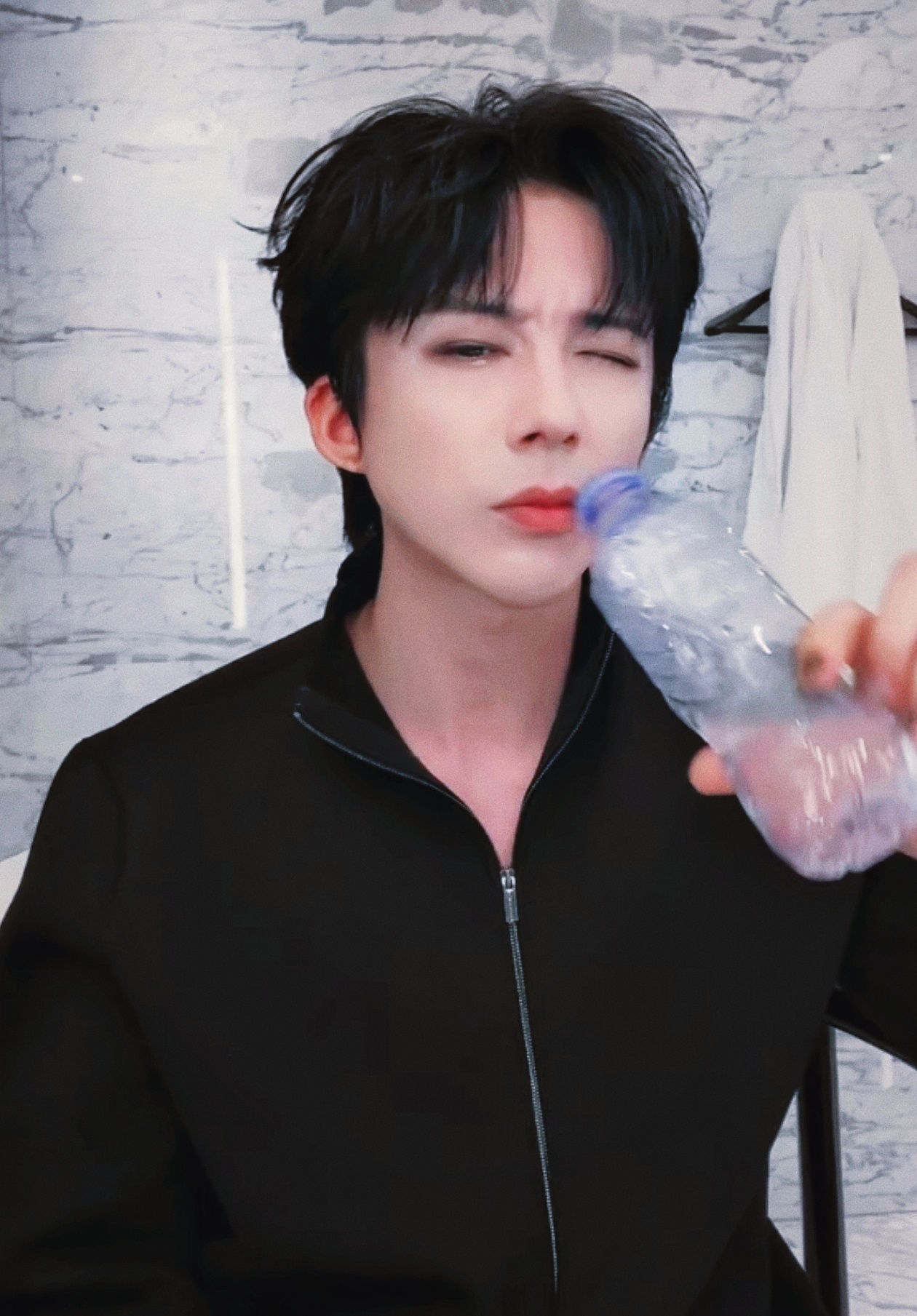 就是那么的有魅力啊，拽酷拽酷的~26.3.15刘宇宁直播‖我宁哥帅图No.3 