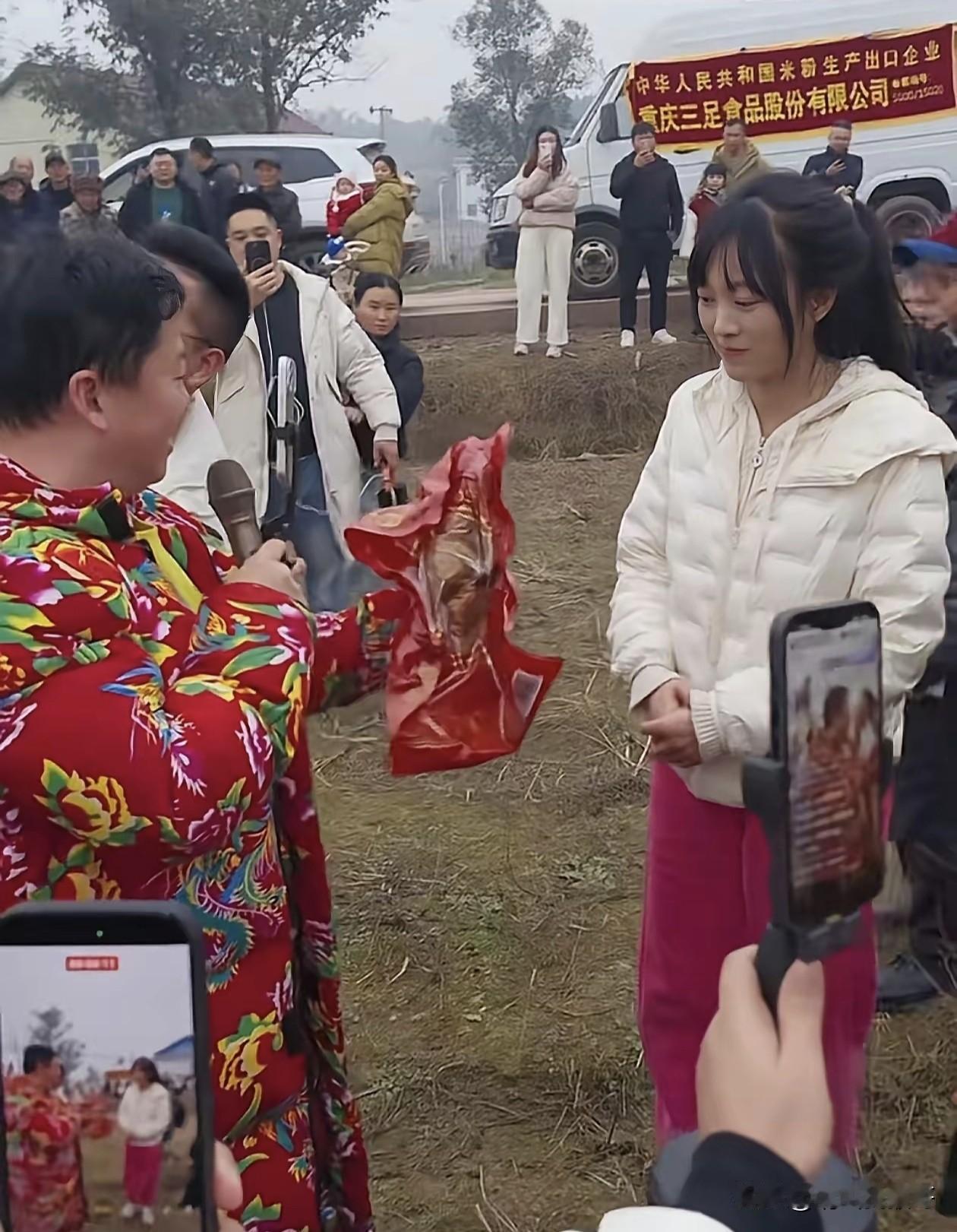 网红经济有时候就是这么残酷，当有一个人突然爆火的时候，就像逆光的时候审视太阳，只