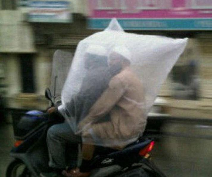 爬楼梯失败，股价下跌2.17%~~~再加上赔人家栏杆的钱，划算吗？？？