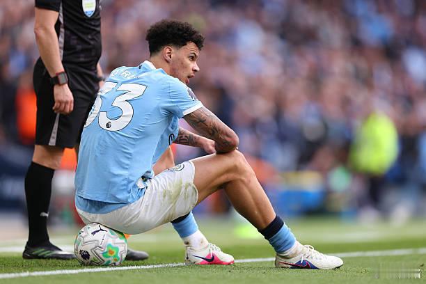 曼城2比1阿森纳 官方的全场最佳给的是B席，但我觉得战术作用更大的是奥莱利。无论