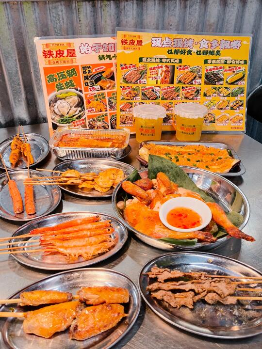 这家烧烤店火出了圈！！