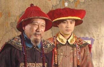 1703年，68岁的索额图被活活饿死在宗人府。康熙尤不解恨，又下令抄了他家，杀光