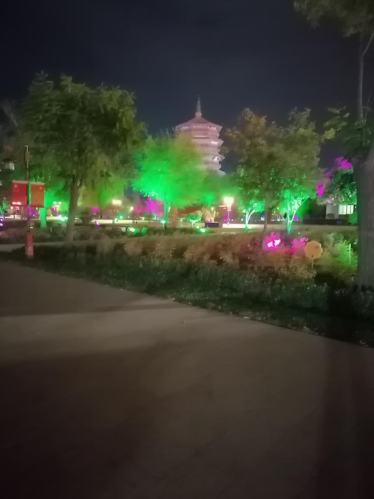 应县人咋能多起来！
国庆节过后，繁忙的应县一下子清静下来。空荡荡的街道本可以容纳