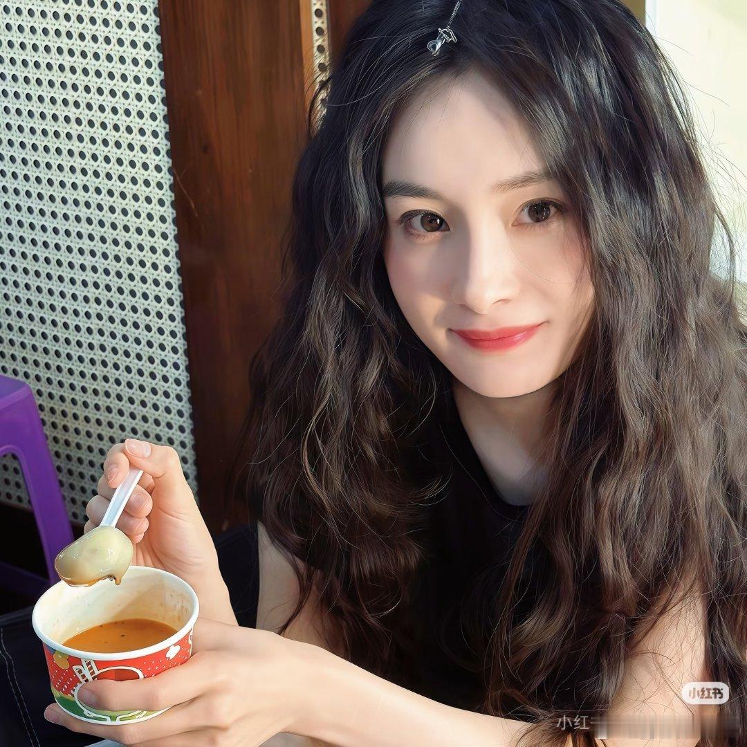 杨幂杨幂又随时随地大小唱了杨幂的性格真的长在我的喜好点上，随时随地随性歌唱，幽默