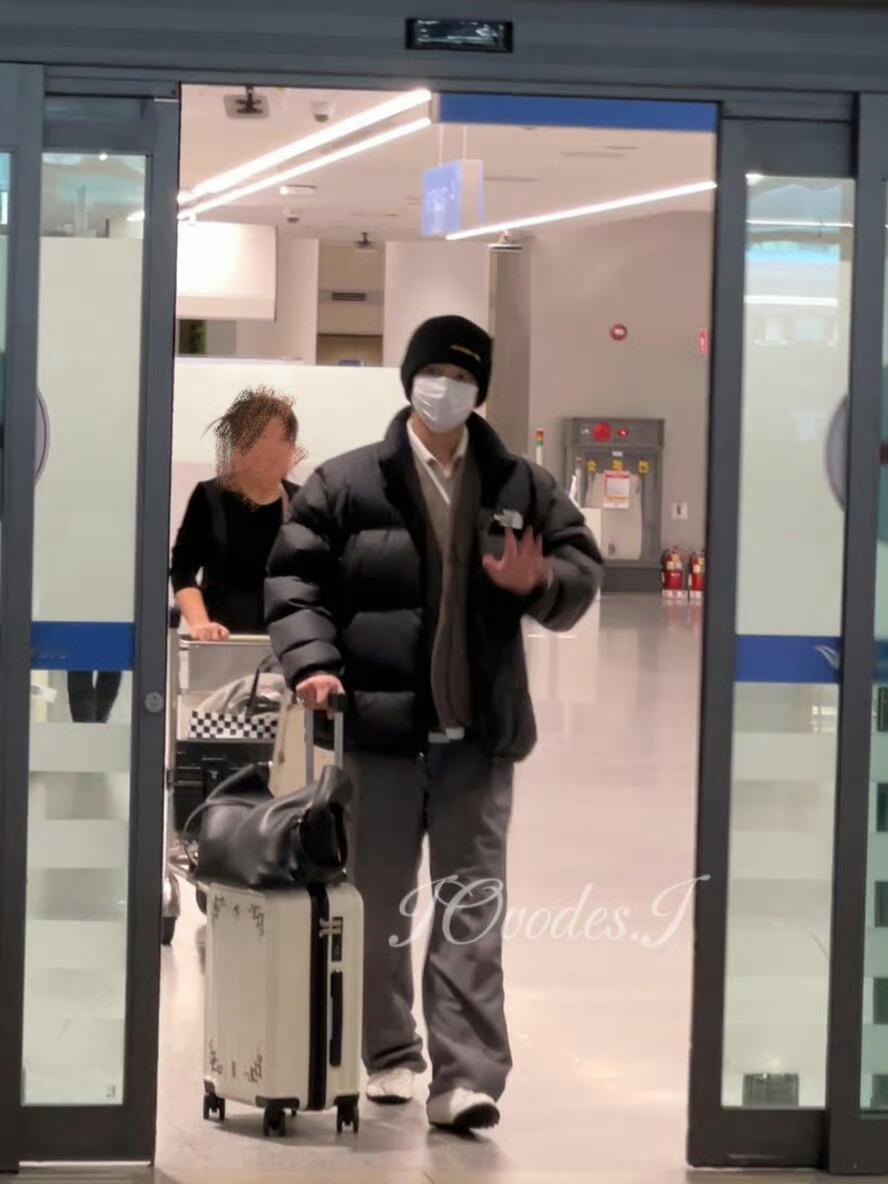 文俊辉今日韩国到达清爽帅气的男大！！！[爱慕][爱慕] 