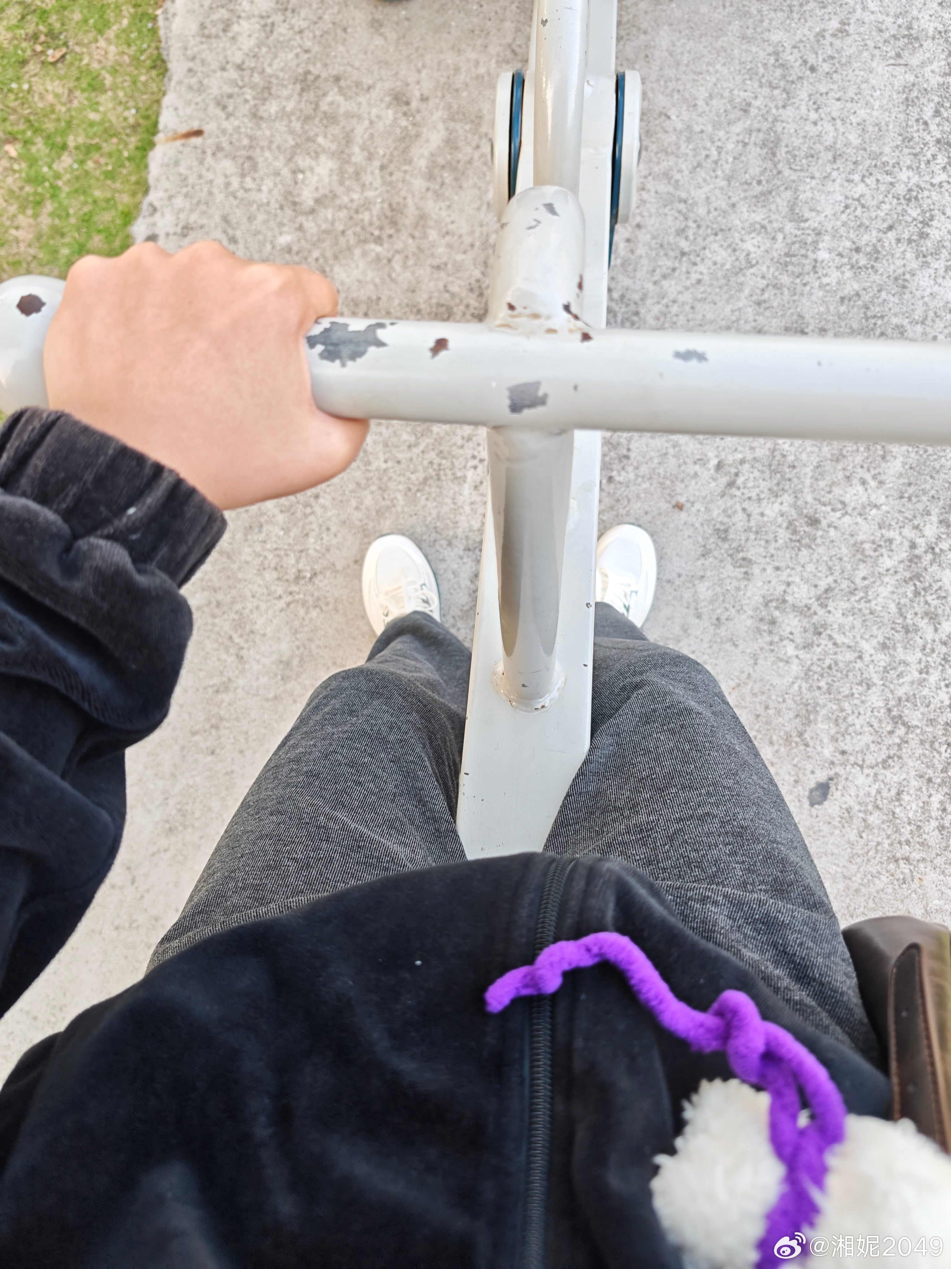 小区的跷跷板都被撸铁皮了最近坚持的还蛮好的，每天不管多忙都出来溜达半小时。主要是